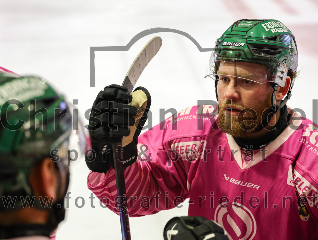 2025-10-10_142_TSV_Erding_gegen_onesto_Tigers_Bayreuth | Erding, Deutschland, 10.10.2025:Eishockey, Oberliga Süd 2025 / 2026, 7. Spieltag, TSV Erding gegen onesto Tigers Bayreuth, Endergebnis: 2:5Grady Hobbs (Erding Gladiators, #22)Foto: Christian Riedel / fotografie-riedel.net