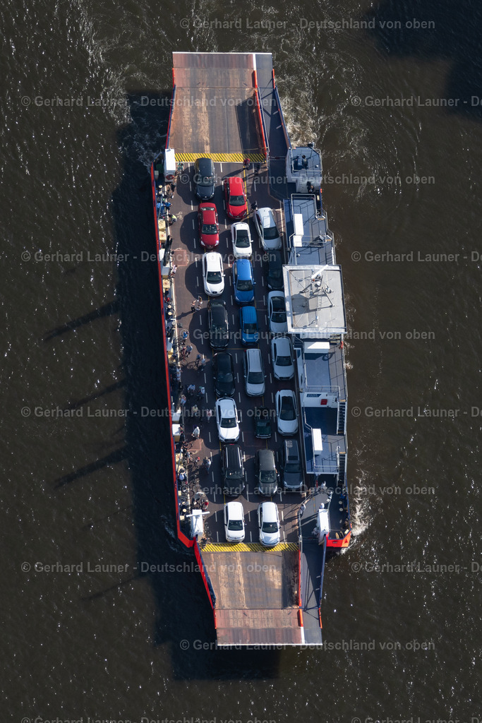 4030208 | LEMWERDER 01.06.2020 Fahrt eines Fähr- Schiffes über die Weser an der Straße An der Fähre in Lemwerder im Bundesland Niedersachsen, Deutschland. Weiterführende Informationen bei: FBS - Fähren Bremen-Stedingen GmbH. // Ride a ferry ship about the Weser on street An der Faehre in Lemwerder in the state Lower Saxony, Germany. Further information at: FBS - Faehren Bremen-Stedingen GmbH. Foto: Gerhard Launer