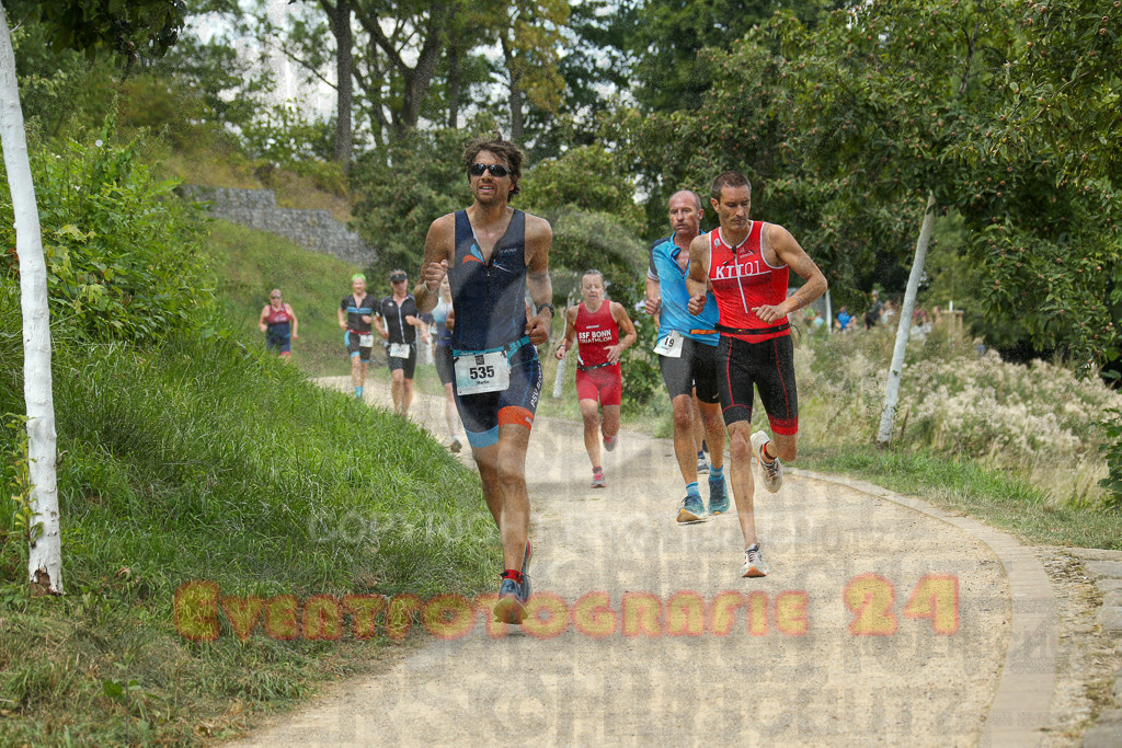 250824_1346_EX1_3582 | Sportfotografie im Rhein-Sieg Kreis, Köln, Bonn, NRW, Rheinland Pfalz, Hessen, etc. Unser Tätigkeitsfeld umfasst den Laufsport vom Volkslauf über den Marathon, Duathlon, Triathon bis zum Ultralauf wie Kölnpfad Ultra oder Schindertrail.