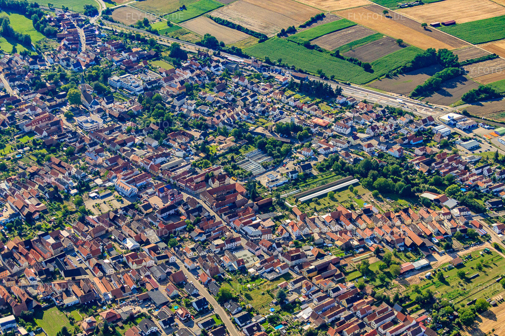 Luftbild: Neue Landstr in Rülzheim im Bundesland Rheinland-Pfalz in Deutschland. Foto: IMG_30719.jpg vom 31.07.2010 durch Werner Riehm/FLY-FOTO.de