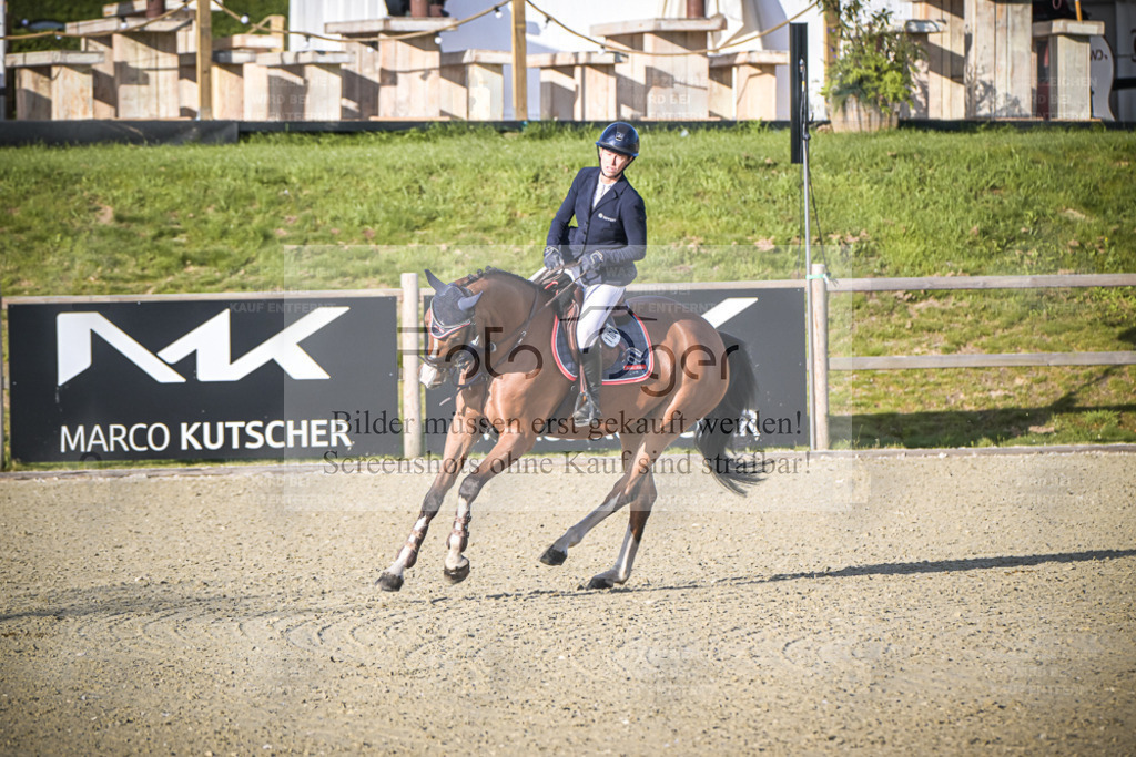 DOS_7732 | Entdecke hochwertige Reitturnierfotos von Foto Oger. Professionell, emotional und authentisch – jetzt Lieblingsmomente im Shop bestellen. - Realisiert mit Pictrs.com