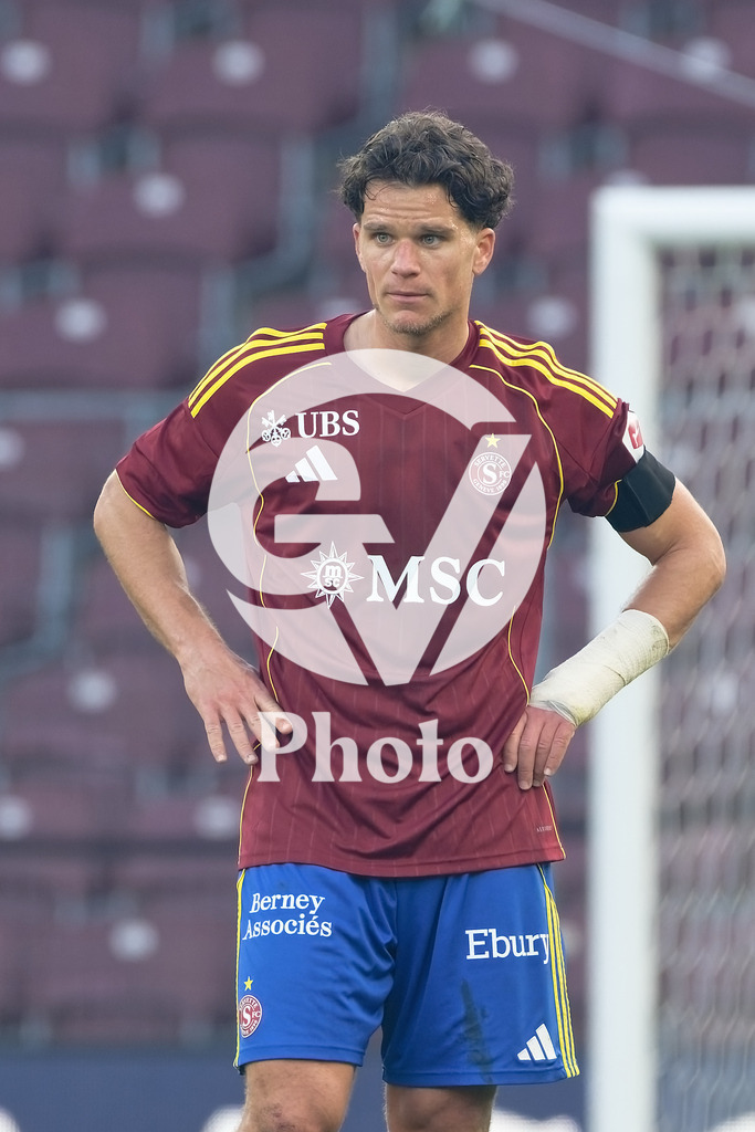Brack Super League - Servette FC v FC Zurich | David Douline (28 Servette FC) looks dejected  during the Brack Super League match between Servette FC and FC Zurich at Stade de Geneve in Geneva, Switzerland