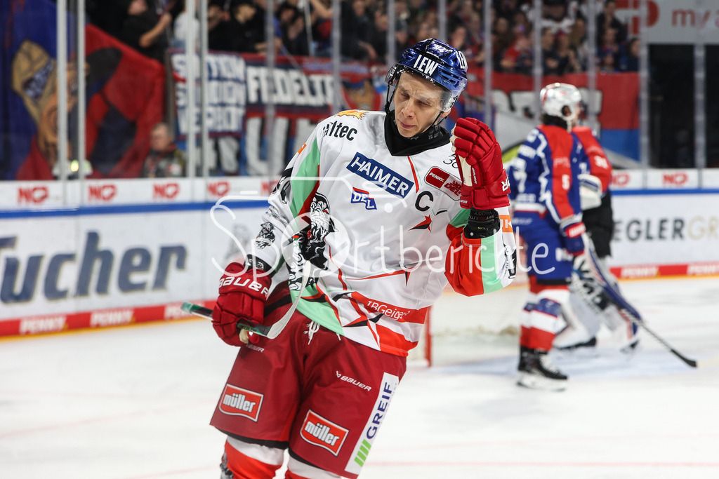 Nürnberg ICE Tigers - Augsburger Panther | Anrei Hakulinen (AEV #94) in Aktion / Freisteller / Einzelfoto / DEL Retro Game