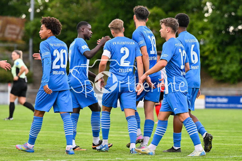 TSV Aindling - FV Illertissen | Jubel nach dem Treffer zum 0-1 durch Daniel GERSTMAYER (Illertissen 19) / Tor / Torschuetze / Freude / Happy / Verbandspokal Bayern: TSV Aindling - FV Illertissen, TSV Aindling Hauptplatz am 05.08.2025