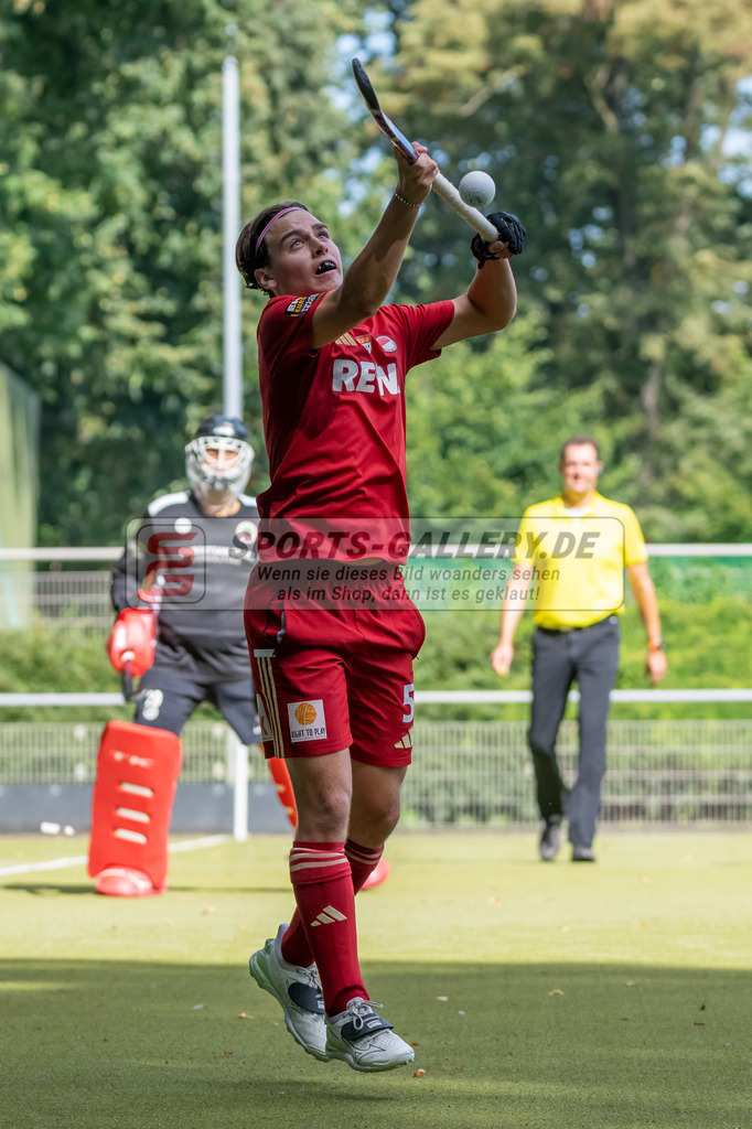 HK_20240907_105362 | 1. Bundesliga Herren RW Köln - Crefelder HTC am 7.9.2024 RW Köln, Köln , Justus Warberg ( Rot-Weiss Köln #5 )