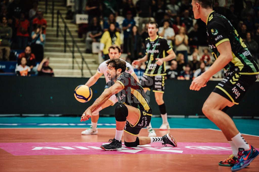 Volleyball | Herren | Saison 2025/2026 | Volleyball Ligacup | FT 1844 Freiburg vs. Helios GRIZZLYS Giesen | 12.10.2024 | Annahme von Juan Manuel Gonzalez (#44, Helios GRIZZLYS Giesen)