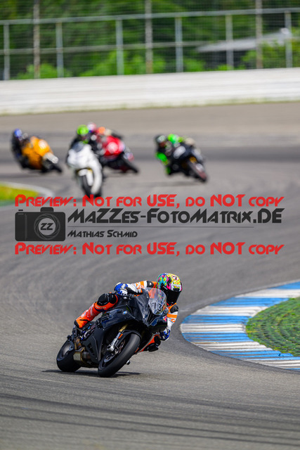 MaZZes_FotoMatrix_240615_6007705_7606 | ROT