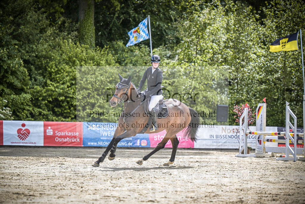 DOS_6897 | Entdecke hochwertige Reitturnierfotos von Foto Oger. Professionell, emotional und authentisch – jetzt Lieblingsmomente im Shop bestellen.Deutschlandweite Turnierfotografie. - Realisiert mit Pictrs.com
