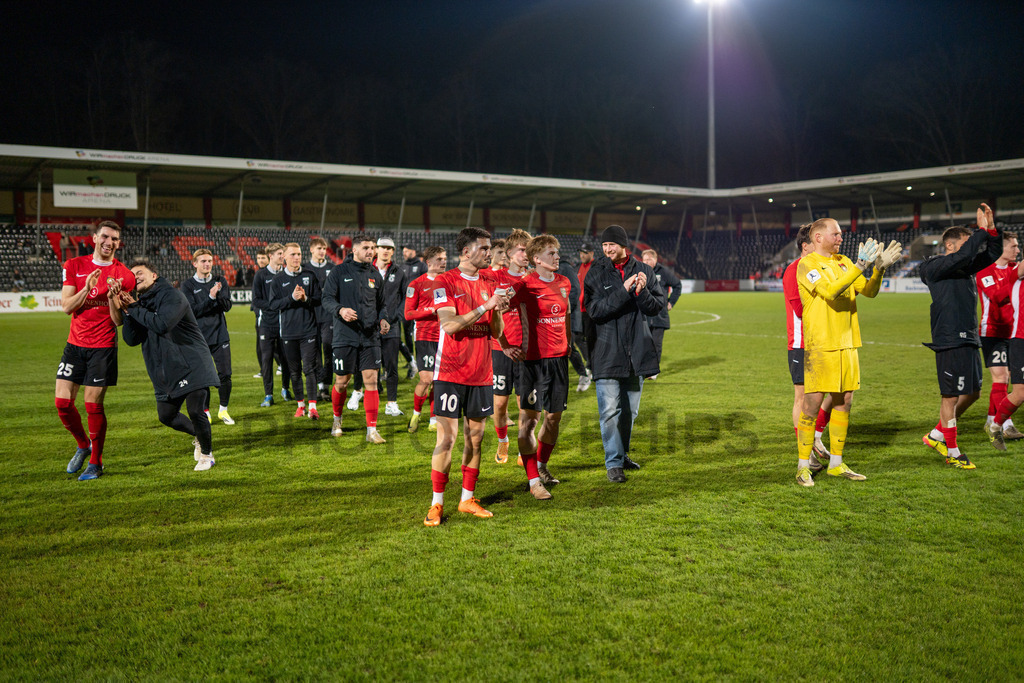 SG Sonnenhof Grossaspach vs. TSV Steinbach Haiger, Fussball, Regionalliga Suedwest, 25. Spieltag, 20.03.2026 | SGS jubelt nach dem Sieg,SG Sonnenhof Grossaspach vs. TSV Steinbach Haiger, Fussball, Regionalliga Suedwest, 25. Spieltag, 20.03.2026Foto: photosbyphips/Philip Ziegler
