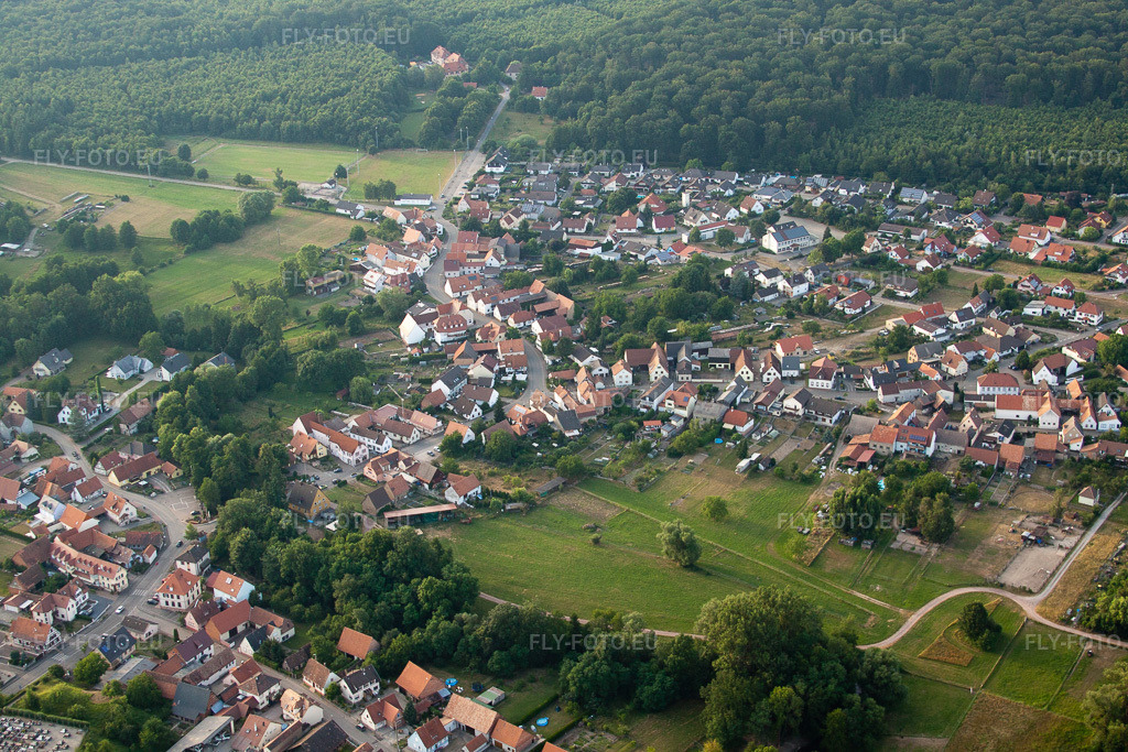 Vue aérienne: Scheibenhardt à Scheibenhard dans le département Bas Rhin, France. Photo: IMG_30643.jpg prise le 09/07/2010 par Werner Riehm/FLY-FOTO.euRésolution de l'original: 4752 x 3168 px