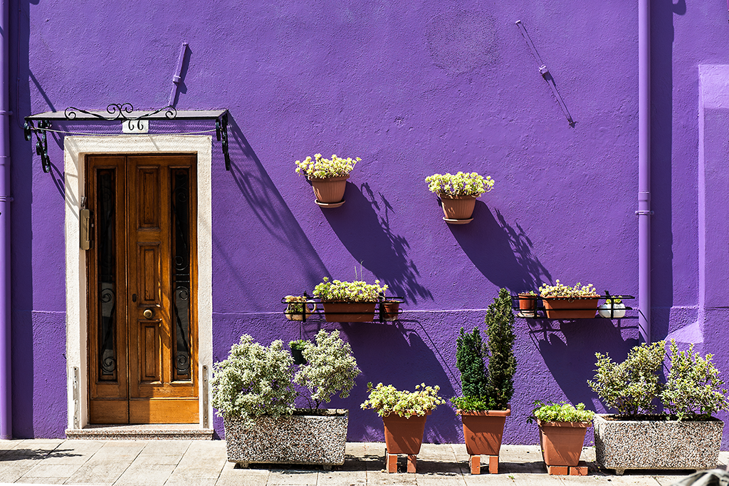 Burano lila | Haus in Burano - Realisiert mit Pictrs.com