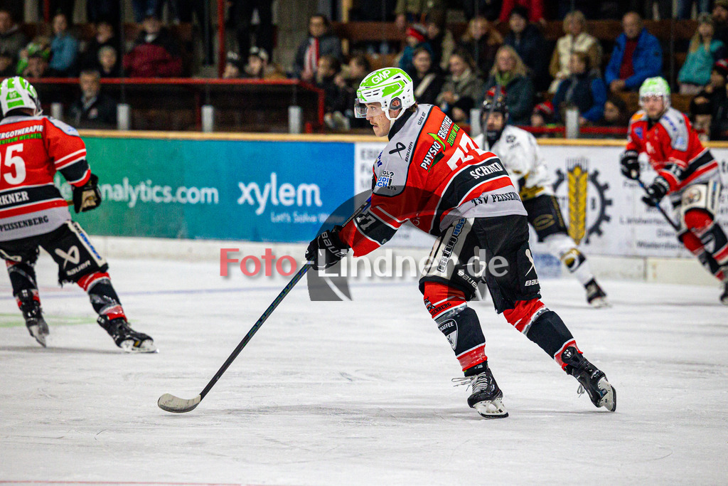 TSV Peißenberg MINERS vs EHC Königsbrunn | Eishockey Bayernliga Vorrunde 2024/2025, TSV Peißenberg MINERS vs EHC Königsbrunn, 20241027,Bernhard SCHMID (Miners 77) in Aktion,2024-10-27 in Peißenberg (Eisstadion)Bernhard SCHMID (Miners 77)Copyright: WolfgangxLindner