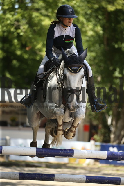 Ichenheim_2022_2.WP_Junioren_Anastasia Wetzstein_Gigant 305 (2) | Alle Fotos der Reiterjournal Fotografin Doris Matthaes im Reiterjournal Online-Fotoshop. - Realizado com Pictrs.com