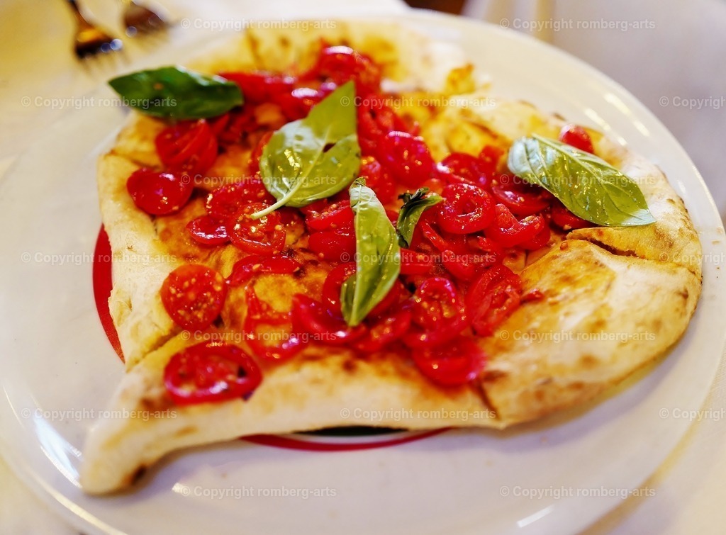 L1090663 | romberg-arts, romberg-arts.de, www.romberg-arts.de, Foto_Online_Shop, Julia Fuhrmann, Köln, Fotos, Fotografie, Fotokunst, Kunstdrucke, Naturfotos, Aktfotos, Nacktfotos, schwarz_weiß_Fotos, Blumenfotos, Blumen, Tiere, Beton, Korrosion, Lächeln, Drucke