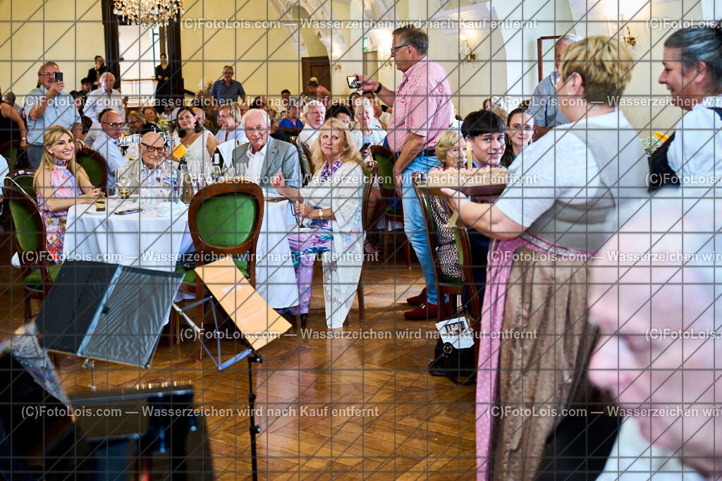ALP9655_XXXX-Chopin-Festival_Torte_Kanitzer Theodor | (C)FotoLois.com, Alois Spandl. XXXX. Chopin-Festival in der Kartause Gaming, DINNERKONZERT mit Vera Kostner (Violine), Manfred Wagner-Artzt (Klavier), Clara Biermasz (Klavier), Lieke Te Winkel (Violine) und Adam Javorkai (Violoncello) im Prätatensaal, Sa 17. August 2024.