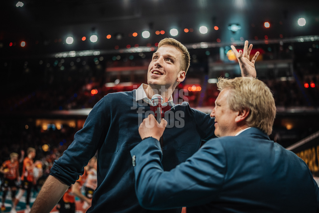 Volleyball | Herren | Saison 2024/2025 | 1. Volleyball Bundesliga Männer | Finale | BERLIN RECYCLING Volleys vs. SVG Lüneburg | 03.05.2025 | Saso Stalekar besucht seinen ehemaligen Verein