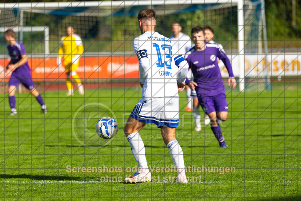 20261010_154116_0580_(c)_by_PhotoPeet | #,1.FC Eislingen (weiß) vs. TSV Bernhausen (lila), Fussball, Landesliga 2 - wfv, 11. Spieltag, Saison 2026/2027, Rasenplatz, Eichbachstation, Haldenstraße, 73054 Eislingen, 10.10.2026 - 15:30 Uhr,Foto: PhotoPeet / Sport- &amp; Eventfotografie / Peter Harich