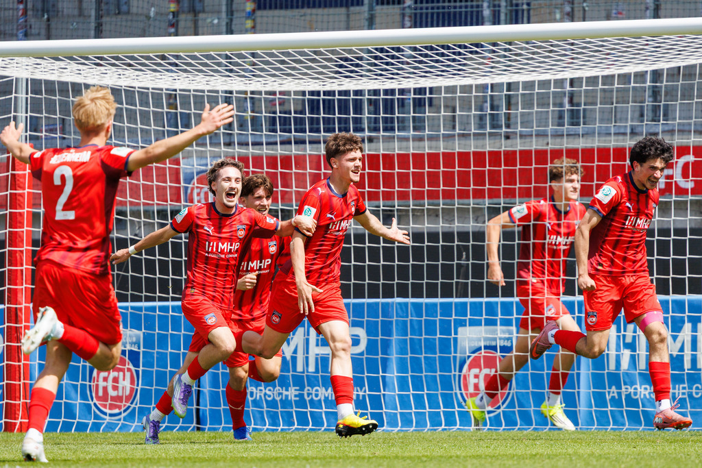 20260503-U19_FCH-LEV_166 | 1.FC Heidenheim 1846 vs. Bayer 04 Leverkusen, Fußball, U19, A-Junioren, NWL, U19-DFB-Nachwuchsliga, 2025/2026, Achtelfinale, 03.05.2026 in Heidenheim, Voith Arena(Foto: Michael Bulling) - Realisiert mit Pictrs.com