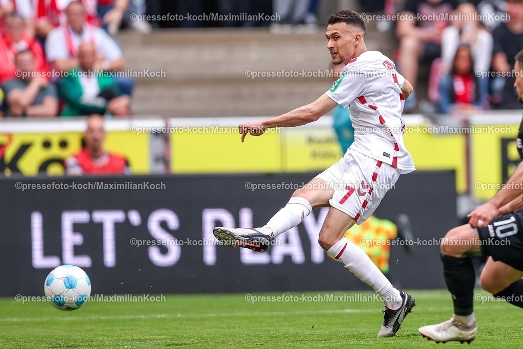 1FC20042501177 | 20.04.2025, Fußball, 1. FC Köln - Preußen Münster, 2.. Fußball Bundesliga, 30. Spieltag, RheinEnergie-STADION, Saison 2024 2025: Dejan Ljubicic (FC Koeln #7) DFB regulations prohibit any use of photographs as image sequences and or quasi-video.