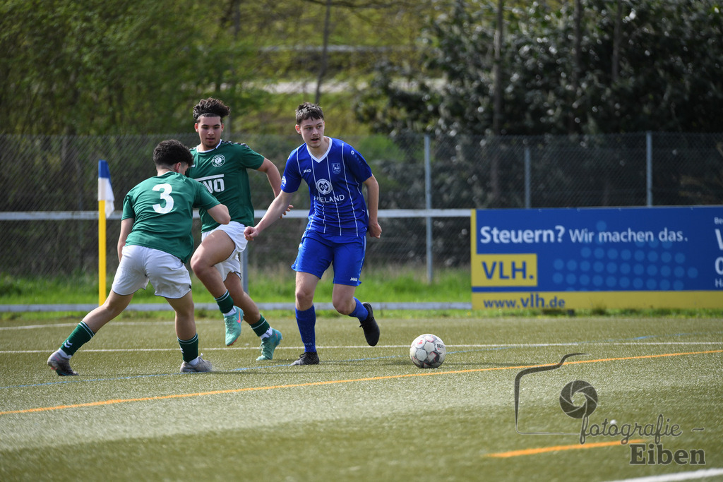 FC Rastede-VFL Oldenburg | B-Jugend Bezirksliga; FC Rastede (blau)-VFL Oldenburg (grün) am 06.04.2024; in Rastede (Sportanlage Köttersweg), Photo: Philip Eiben 2024 - Realisiert mit Pictrs.com