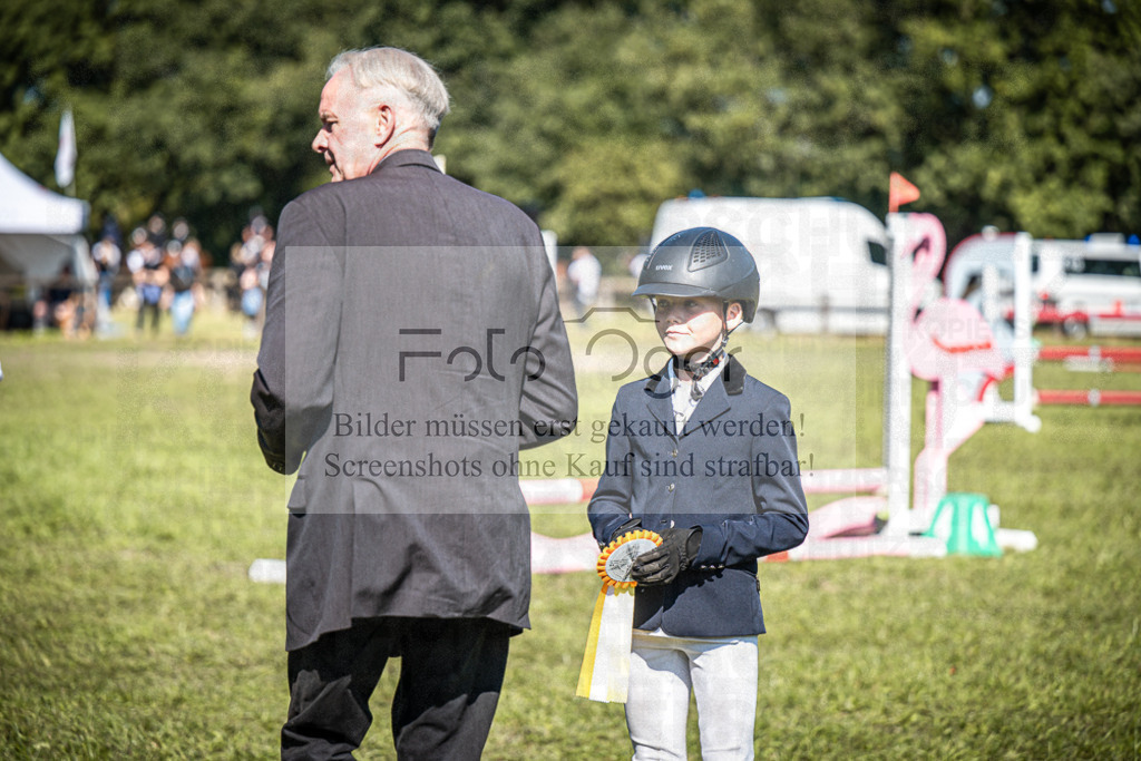 Z63_0011 | Entdecke hochwertige Reitturnierfotos von Foto Oger. Professionell, emotional und authentisch – jetzt Lieblingsmomente im Shop bestellen.Deutschlandweite Turnierfotografie. - Realisiert mit Pictrs.com
