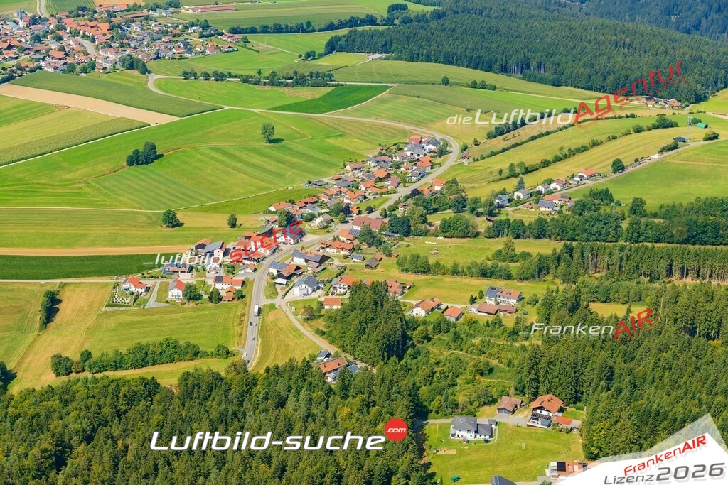 Luftaufnahme von Kapfham Hohenau Bild- Das Luftbild wurde 2025 vom UL-Flugzeug heraus erstellt ( keine Drohne ) - Hochauflösende Luftaufnahme -Nicht vergleichbar mit Google Maps oder Satelittenbilder- Die Geschenkidee !Mit Lizenz und Bildrechte bestellbar