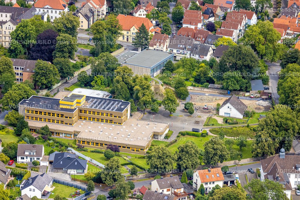 Werl240712076 | Luftbild, Ursulinengymnasium und Sporthalle, Altes Schloss Werl, Schlossruine des ehemaligen kurfürstlichen Stadtschlosses, Werl, Soester Börde, Nordrhein-Westfalen, Deutschland