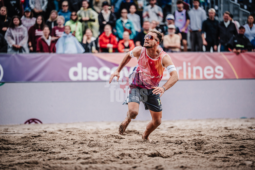 Beachvolleyball | Männer | Deutsche Meisterschaften 2025 Timmendorfer Strand | 05.09.2025 | Jonas Sagstetter rennt zum Ball
