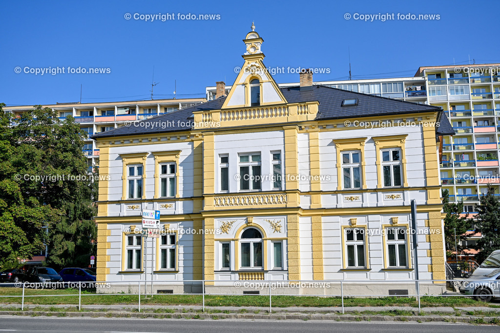 Slowakei_ Trenciansky kraj_ Povazska Bystrica_ 26.08.2024-11 | 26.08.2024, Slowakei, SVK, Trenciansky kraj, Povazska Bystrica, im Bild Stadt in der Nordwestslowakei, Stadtansichten, Gebaeude, Architektur, Turm, Bruecke, Bahnhof, Zentrum, Prior, Kaufhaus, Park, Strassen, Haeuser, Infrastruktur, kommunistische Symbolik, Denkmaeler, Kultur
