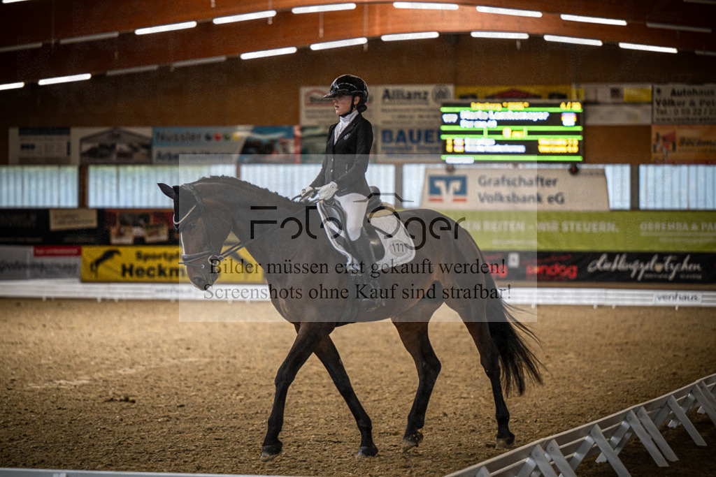 DOS_0319 | Entdecke hochwertige Reitturnierfotos von Foto Oger. Professionell, emotional und authentisch – jetzt Lieblingsmomente im Shop bestellen.Deutschlandweite Turnierfotografie. - Realisiert mit Pictrs.com