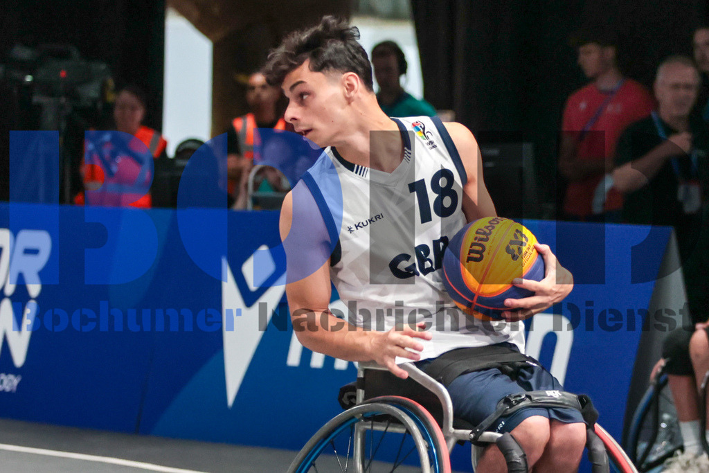 SES_TTG3X320250718-2890 | bond - Realisiert mit Pictrs.com