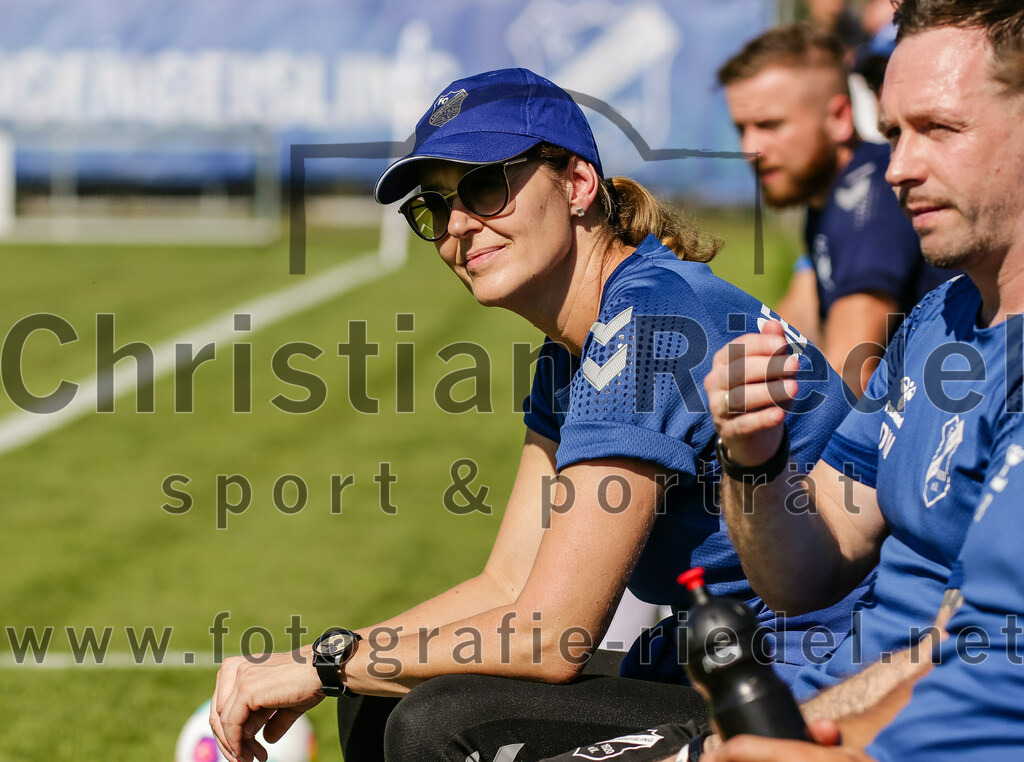 2023-09-16_040_FC_Langengeisling_gegen_TSV_Dorfen | Erding, Deutschland, 16.09.2023:
Fußball, Bezirksliga Oberbayern Ost 2023 / 2024, 9. Spieltag, FC Langengeisling gegen TSV Dorfen, Endergebnis: 3:1

Physio Jana Otto (FC Langengeisling)

Foto: Christian Riedel / fotografie-riedel.net