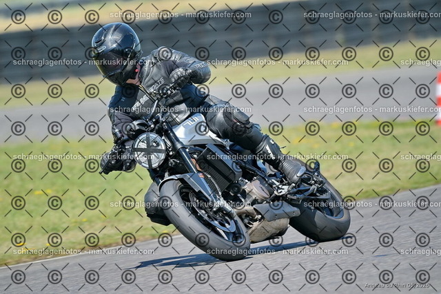 26BT01-1924 | 701 - Realisiert mit Pictrs.com