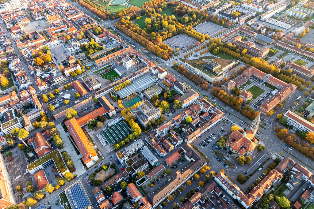 Luftbild: Kirchengebäude Friedenskirche am Karlsplatz in Ludwigsburg im Bundesland Baden-Württemberg in Deutschland. Foto: IMG_119048.jpg vom 14.10.2019 durch Werner Riehm/FLY-FOTO.de