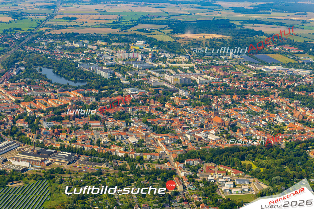 Luftaufnahme Altstadt historische Gebäude Stendal - Die Luftaufnahme wurde 2025 vom UL-Flugzeug heraus erstellt ( ohne Drohne ) - Hochauflösende Luftaufnahme - für professionelle Ausdrucke geeignet. Die Geschenkidee !Mit Lizenz und Bildrechte bestellbar