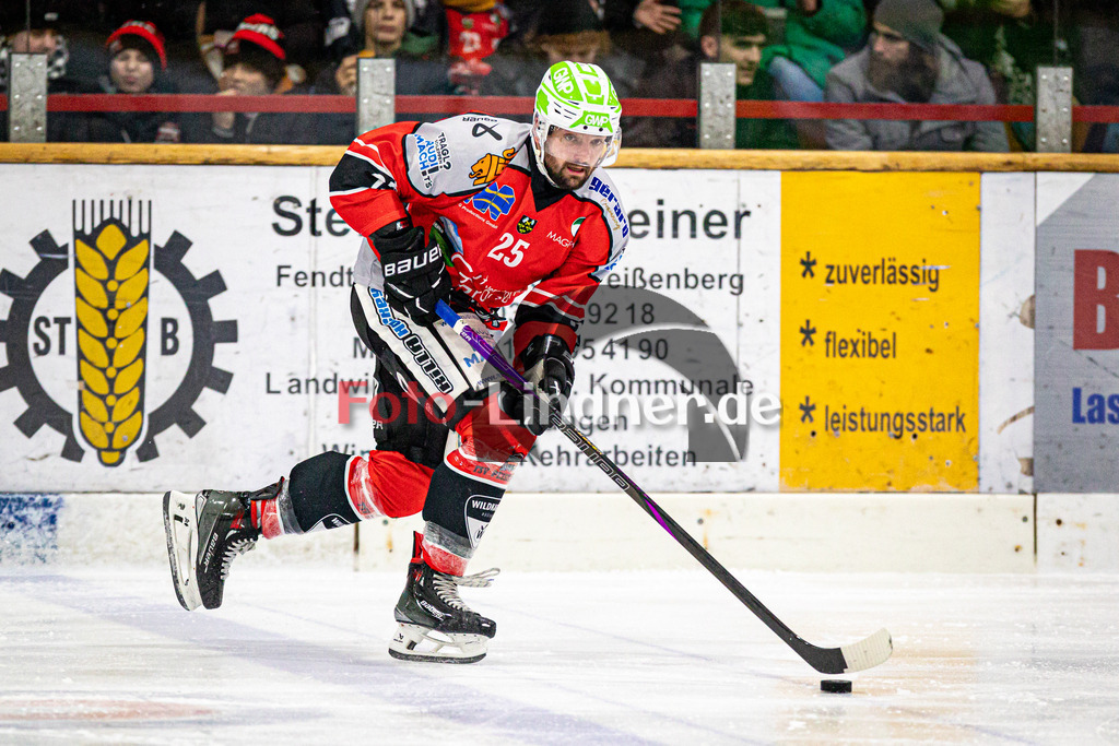 TSV Peißenberg MINERS gegen EHC Waldkraiburg DIE LÖWEN | Eishockey Bayernliga Herren Vorrunde 2024/25, TSV Peißenberg MINERS gegen EHC Waldkraiburg DIE LÖWEN, 20250124,Marius KLEIN (MINERS 25) in Aktion, Freisteller,2025-01-24 in Peißenberg (Eisstadion Peißenberg)Marius KLEIN (MINERS 25)Copyright: WolfgangxLindner foto-lindner.de