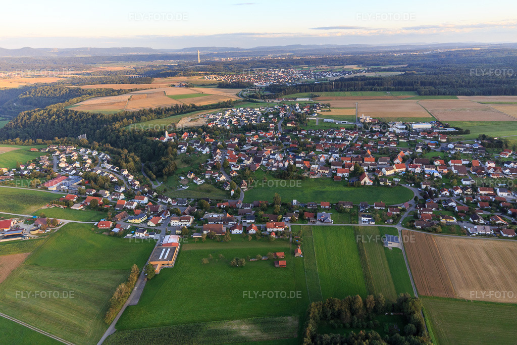 Luftbild: Ortsansicht aus Norden im Ortsteil Herrenzimmern in Bösingen im Bundesland Baden-Württemberg in Deutschland. Foto: IMG_128758.jpg vom 27.08.2021 durch Werner Riehm/FLY-FOTO.de