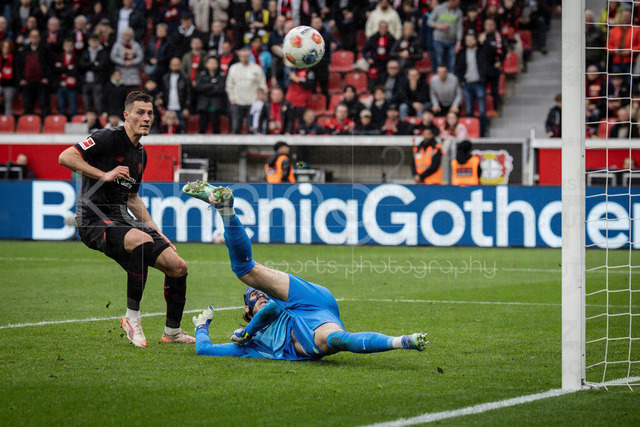 German Bundesliga, Bayer 04 Leverkusen vs. VfL Wolfsburg, 04.04.2026 | LEVERKUSEN, GERMANY - APRIL 4, 2026 :  Keeper Kamil Grabara (VfL Wolfsburg, 1) saves a ball against forward Patrik Schick (Bayer 04 Leverkusen, 14) during the German Bundesliga match on gameday 28 between Bayer 04 Leverkusen vs. VfL Wolfsburg at BayArena on April 4, 2026 in Leverkusen, Germany. DFL REGULATIONS PROHIBIT ANY USE OF PHOTOGRAPHS AS IMAGE SEQUENCES AND/OR QUASI-VIDEO.