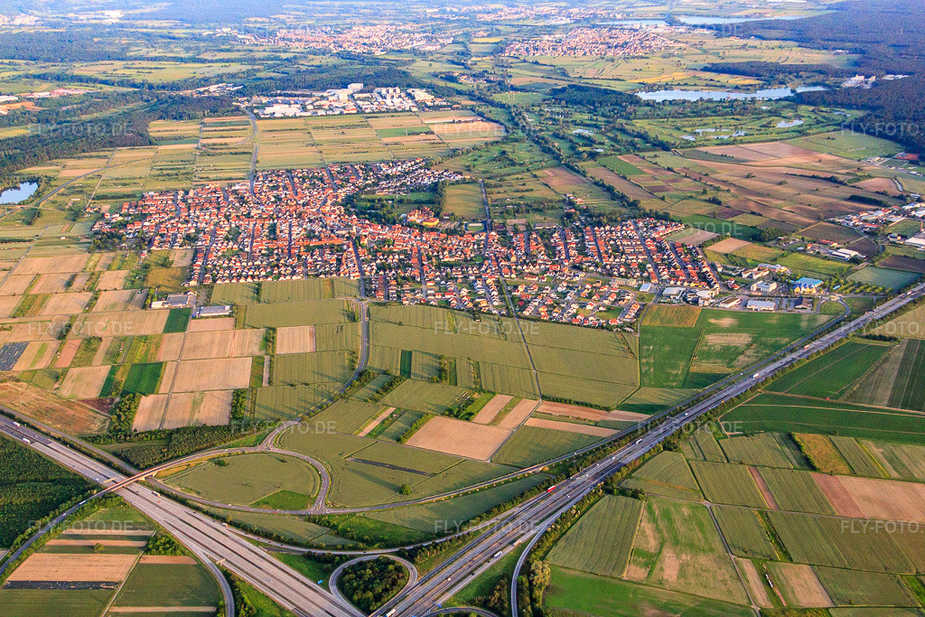 Luftbild: Ortsansicht von Norden im Ortsteil Rot in St. Leon-Rot im Bundesland Baden-Württemberg in Deutschland. Foto: IMG_66423.jpg vom 30.05.2014 durch Werner Riehm/FLY-FOTO.deAuflösung des Originals: 4752 x 3168 px