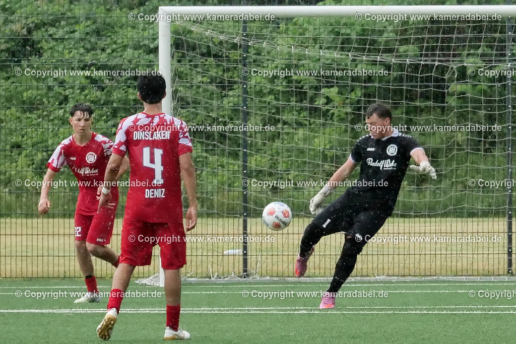 Fußball : C-Junioren : Aufstieg Regionalliga West : SUS 09 Dinslaken - Vfb 03 Hilden am 04.06.2026 in Dinslaken | Fußball : C-Junioren : Aufstieg Regionalliga West : SUS 09 Dinslaken (rotr Trikots)- Vfb 03 Hilden (weiße Trikots) am 04.06.2026 in Dinslaken - Realisiert mit Pictrs.com