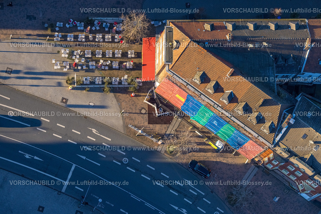 Bottrop230201932 | Luftbild, Eiscafe San Remo Außengastronomie, Einkaufsstraße Gladbecker Straße Ecke Horster Straße, Fassadensanierung, Altstadt, Bottrop, Ruhrgebiet, Nordrhein-Westfalen, Deutschland