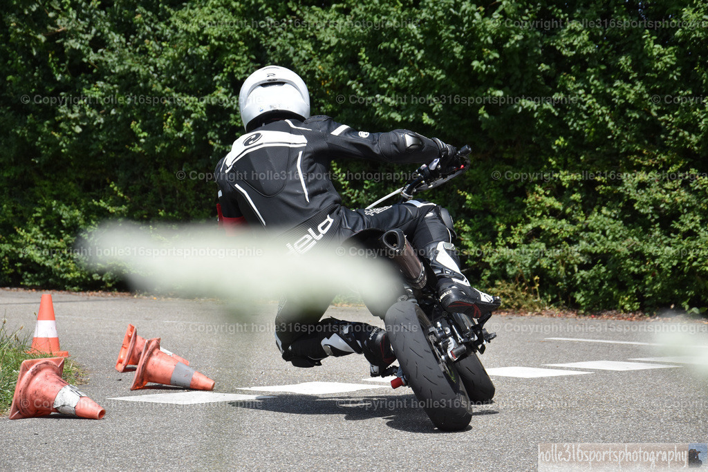 DSC_0326 | Sportfotografie , Motorsport, Motoross, Reitsport, Mointainbike, Enduro,
Landschaft , Outdoor, Eventfotografie, Landschaft, Bilder online bestellen - Realisiert mit Pictrs.com