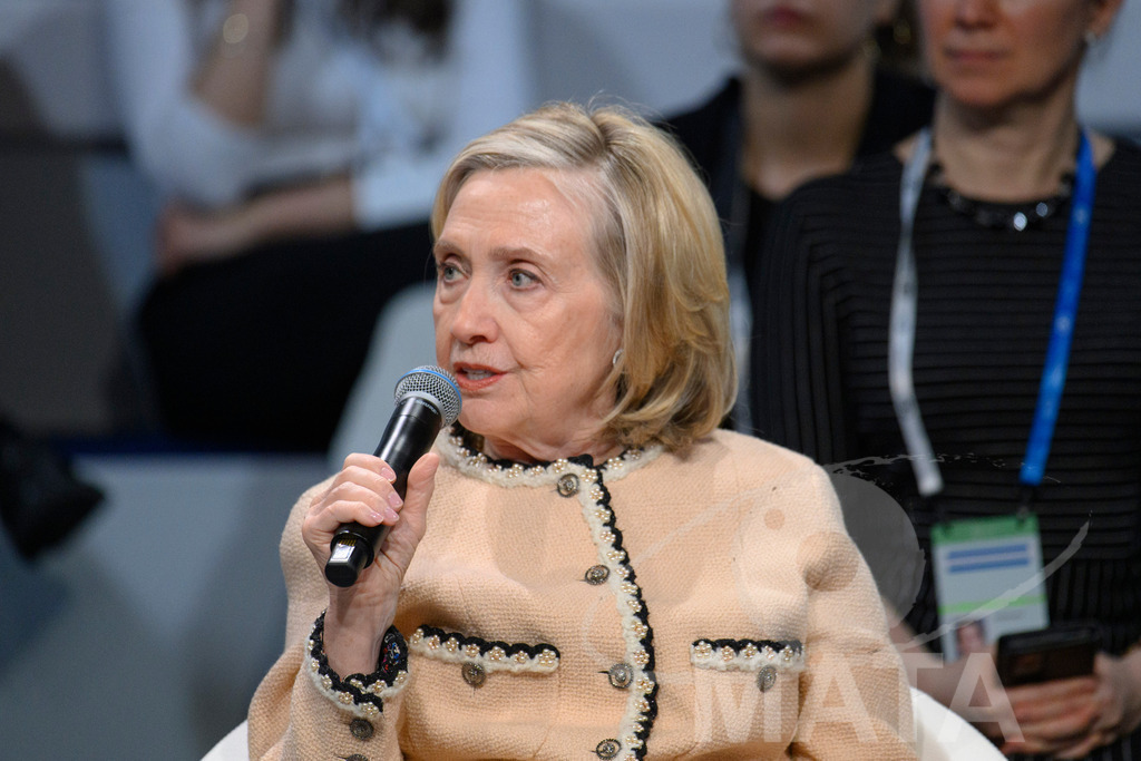 _DWA0216 | Die US-Politikerin Hillary Clinton auf der Veranstaltung Girls Just Want to Have Fundamental Rights: Fighting the Global Pushback im Rahmen der Münchner Sicherheitskonferenz 2026. München, 14.02.2026 Bayern Deutschland - Realisiert mit Pictrs.com