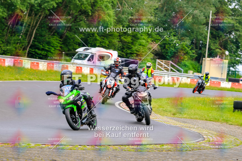 VBK-7877 | Hier findet Ihr Bilder von Touristenfahrten auf der Nürburgring Nordschleife oder von anderen Veranstaltungen die ich besucht habe. Viel Spass beim Durch Schauen 