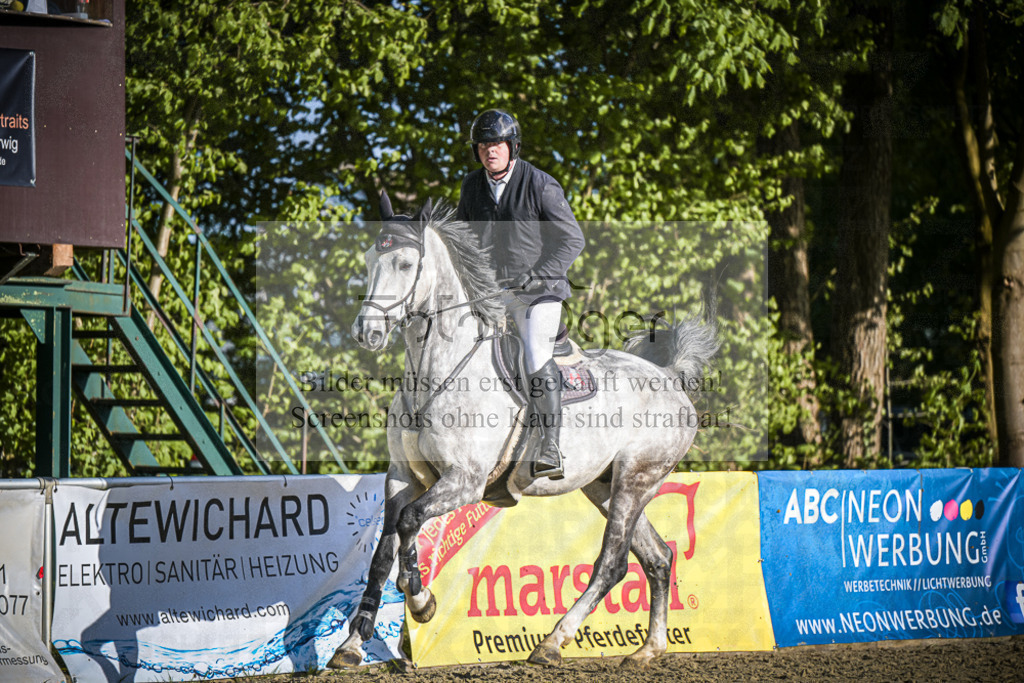 DOS_4257 | Entdecke hochwertige Reitturnierfotos von Foto Oger. Professionell, emotional und authentisch – jetzt Lieblingsmomente im Shop bestellen.Deutschlandweite Turnierfotografie. - Realisiert mit Pictrs.com
