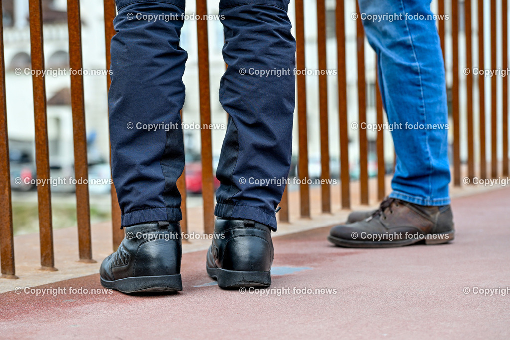 Steyr_ Ennssteg_ 21.03.2024-9 | 21.03.2024, Steyr, AUT, Steyr, im Bild Ennssteg, Enns, Fluss, Uebergang, Bruecke, Fussgaenger, Feature, Symbolbild