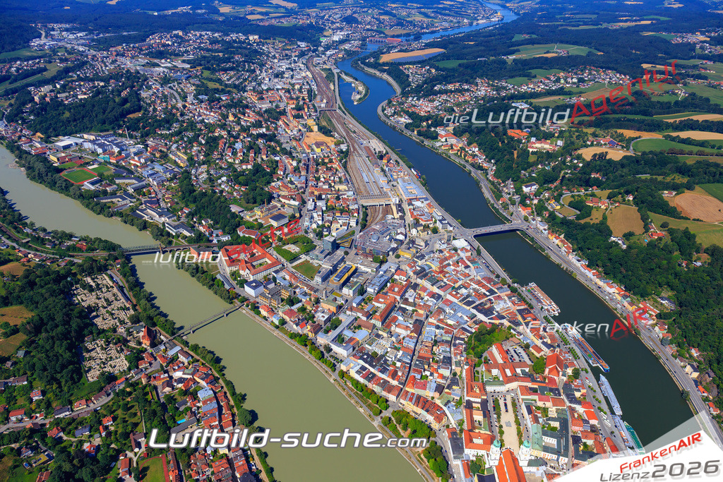 Die Luftaufnahme der Stadt Passau wurde 2017 vom Flugzeug heraus erstellt ( keine Drohne )- hohe Auflösung für beste Qualität