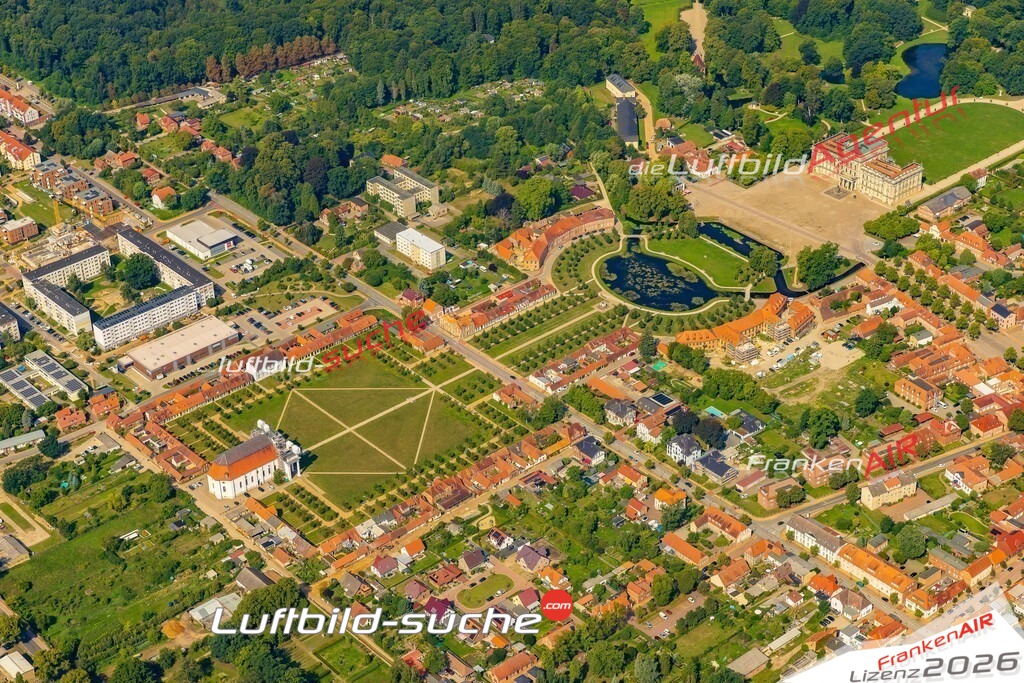 Luftaufnahme Schlossgarten Ludwigslust - Die Luftaufnahme wurde 2025 vom UL-Flugzeug heraus erstellt ( ohne Drohne ) - Hochauflösende Luftaufnahme - für professionelle Ausdrucke geeignet. Die Geschenkidee !Mit Lizenz und Bildrechte bestellbar