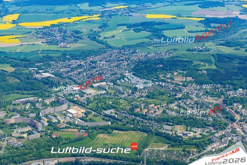 Die Luftaufnahme Chrieschwitz - Plauen wurde 2022 vom Flugzeug aus (keine Drohne) erstellt. Hohe Auflösung -für große Poster und Wandbilder geeignet - Garantiert!