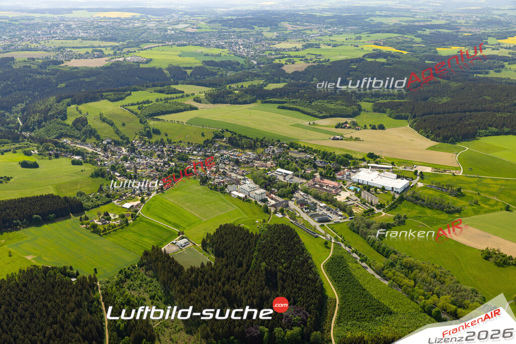 Die Luftaufnahme Wernesgrün - Steinberg wurde 2022 vom Flugzeug aus (keine Drohne) erstellt. Hohe Auflösung -für große Poster und Wandbilder geeignet - Garantiert!